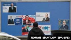 Листовки кандидатов на пост президента Азербайджана, 5 февраля 2024 года