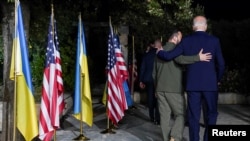 Владимир Зеленский и Джо Байден на саммите G7 в Италии