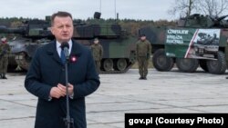 Міністар абароны Польшчы Марыюш Блашчак наведаў дывізію, якая ствараецца на мяжы зь Беларусьсю. 12 лістапада 2023 году.