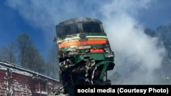 Беларускі лякаматыў, падарваны рэйкавымі партызанамі на тэрыторыі Бранскай вобласьці Расеі. архіўнае фота