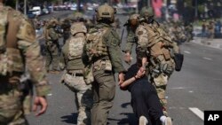 بازداشت یک نفر به دست پلیس پارامونت در کلانشهر لس‌آنجلس