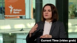 „Încercăm. Poate în pași mici și nu în modul în care noi înșine am dori să o facem, dar încercăm să facem ceva”, spune liderul opoziției din Belarus, Svetlana Țihanovskaia, despre eforturile ei din exil.