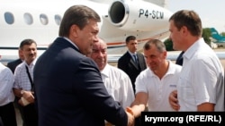 Віктор Янукович і Володимир Константинов в Керчі в 2009 році