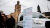 С утра в мобильной лаборатории, расположенной прямо у станции метро Руставели, побывало около шестидесяти человек