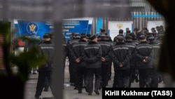 Осужденные на территории исправительной колонии / Иллюстративное фото