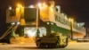 Un vehicul de luptă Bradley care se îndreaptă spre Ucraina, este încărcat pe portavionul ARC Integrity la North Charleston, Carolina de Sud, SUA, la 25 ianuarie 2023.