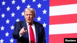 Дональд Трамп выступае перад камандным складам арміі ЗША на базе ў Куантыка, 30 верасьня 2025 года