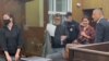 Сергей Зуев (в центре) на судебных слушаниях в октябре прошлого года