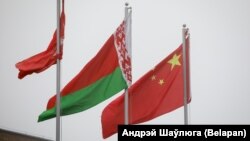 Сьцягі Беларусі і Кітаю. Ілюстрацыйнае фота