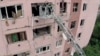 Расследование аналогичного случая, произошедшего в Глдани в апреле, пока с мертвой точки так и не сдвинулось. Тогда в результате взрыва в жилом корпусе погибли два человека