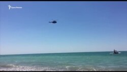 Над кримським пляжем здійснив політ військовий вертоліт