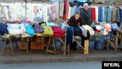У грузинского рынка – женское лицо, уставшее и заветренное, покрывшееся морщинами. Женщины часами простаивают здесь, чтобы продать хоть что-нибудь