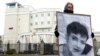 Вольга Мікалайчык пікетуе пасольства Расеі ў Менску