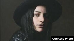 Баби говорит, что с болезнью изменилась ее жизнь, но не она сама