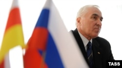 Здоровье лидера нации, степень его защищенности всегда были предметом особого внимания в обществе