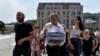 Пришедшие вместе с Саралидзе люди – в основном родственники тех, кто, как они считают, стал жертвой системы
