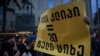 Чтобы поддержать музыкантов, на улицы вышли тысячи людей