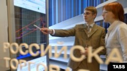 После небольшого роста на сегодняшних торгах ценные бумаги снова покатились вниз