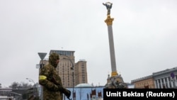 За даними КМДА, в місті працюють комунальники, транспорт, медики та рятувальники, надаються комунальні послуги