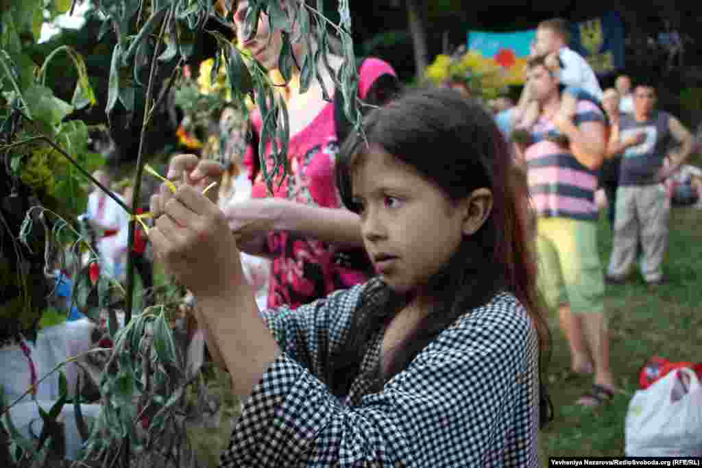 Legend holds that if one makes a wish while decorating the tree, it will come true.&nbsp;