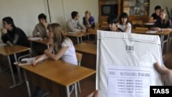 Проблемы коллег из депрессивных регионов столичные учителя объясняют "разной степенью наполняемости бюджета"