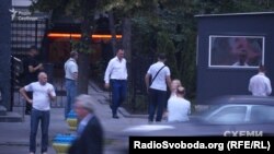 Колишній народний депутат від «Партії регіонів» Володимир Продивус (ліворуч)