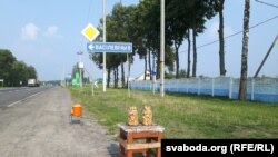 Продаж грыбоў пры шашы Гомель-Кобрын