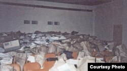 Документальные материалы Верховного Совета РФ, эвакуированные из Дома Правительства после октябрьских событий 1993 года. Государственный архив РФ