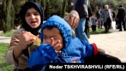 Ежегодно за пределами государственных детсадов в Грузии остается много детей