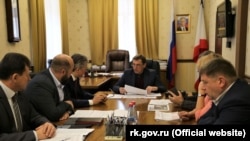 Російський віце-прем'єр Криму Юрій Гоцанюк обговорює можливість реалізації на заводі «Кримський Титан» проекту зі створення установки нейтралізації екологічних збитків