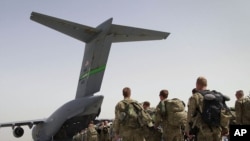 Afghanistan -- U.S. soldiers walk to get in to a U.S. military plane, as they leave Afghanistan, at the U.S. base in Bagram, north of Kabul, 14Jul2011