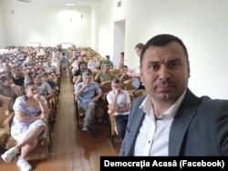 Vasile Costiuc, liderul partidului Democrația Acasă (DA), la o întâlnire cu locuitorii satului Băcșeni, Nisporeni, 29 iunie 2025