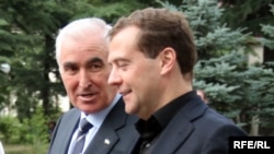 К людям российский премьер-министр, как это было в прошлый раз, так и не подошел