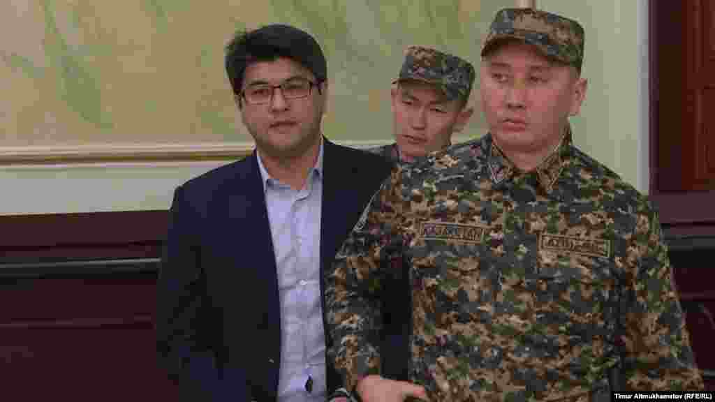 Қазақстан Ұлттық экономика министрі болған Қуандық Бишімбаев сот шешімімен он жылға сотталды. Ол &quot;мемлекет қаржысын жымқырды, пара алды&quot; деп айыпталды. 14 наурыз 2018 жыл.&nbsp;Азаттық тілшісі Тимур Айтмұханбетовтің суреті.&nbsp; &nbsp;