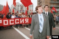 Виктор Анпилов и его сторонники на демонстрации в Москве. 1996