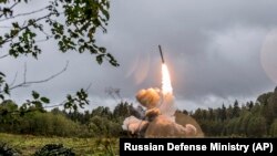 Запуск ракеты комплекса "Искандер"