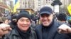 Еуромайданға қолдау білдірген қазақстандық құқық қорғаушы әрі журналист Рамазан Есіргепов (сол жағында). Киев, 2014 жыл