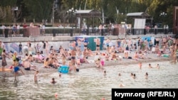 Міський пляж Феодосії, архівне фото