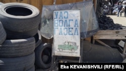 Законопроект парламентом пока даже не рассматривался, а мнения в обществе уже разделились. Лингвисты не скрывают удовлетворения: если его примут, то чистоту грузинского языка можно будет защищать на официальном уровне