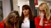 Justyna Wydrzynska (centru) și colegele sale de la Abortion Dream Team.