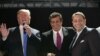 АҚШ президенті Дональд Трамп (сол жақта) және Феликс Сатер (оң жақта) Нью-Йорктегі Trump Soho қонақ үйінің ашылуы кезінде. Қыркүйек айы, 2007 жыл. 