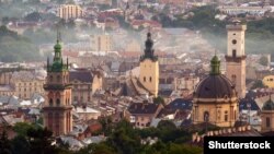 7 березня Андрій Садовий заявив, що місто перебуває на межі можливостей приймати переселенців