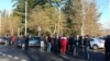 В последние годы жители Маяка стали время от времени собираться на акции протеста и требовать закрытия свалки