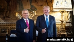 Прем'єр-міністр Угорщини Віктор Орбан та на той час кандидат у президенти США Дональд Трамп, Мар-а-Лаго, Флорида, США, 11 липня 2024 року
