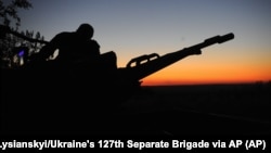 Украинские военные готовятся к отражению атаки российских беспилотников. Иллюстративная фотография