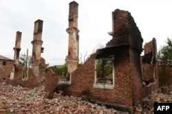 Clădiri distress în Komunar, la 50km nord-est de Donețk, 23 sept., 2014