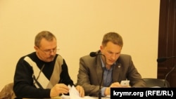 Василь Ганиш і його адвокат Андрій Руденко в суді. Київ, 29 квітня 2015 року
