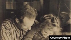 Іван Мележ і старэйшая дачка Людміла. 1948 г. (з архіву сям’і І. Мележа)