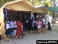 Шкільні комплекти на ярмарку в Сімферополі