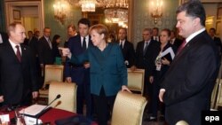 Putin, Poroșenko și Angela Merkel la întâlnirea din Milano, 17 octombrie, 2014